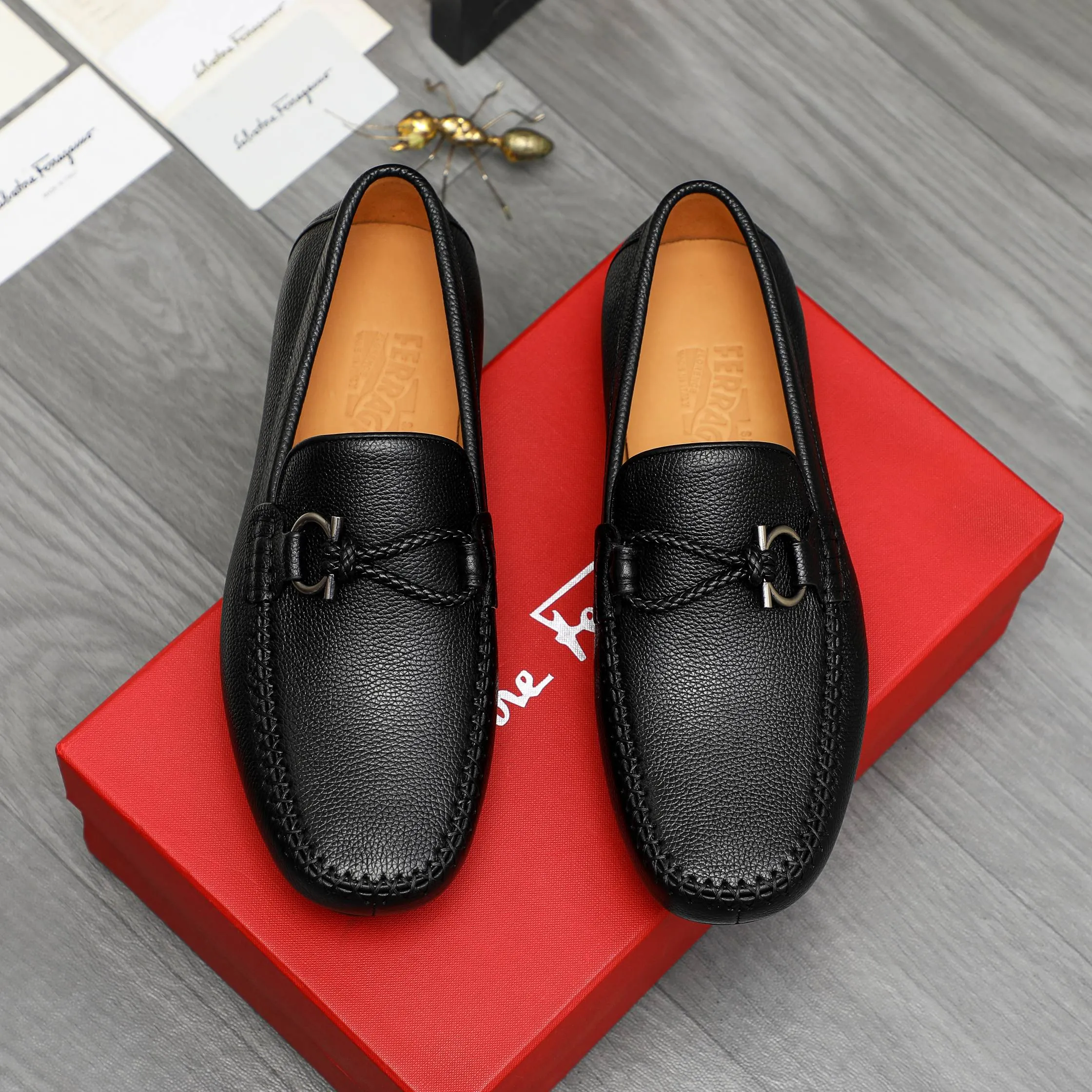 Men's shoes 💰480 Product trademark: Ferragamo "Ferragamo" casual slip-on shoes Regular size: 38-45 (45 is custom-made and non-returnable) Product materials: Selected pebbled cowhide upper, cowhide lining, rubber outsole